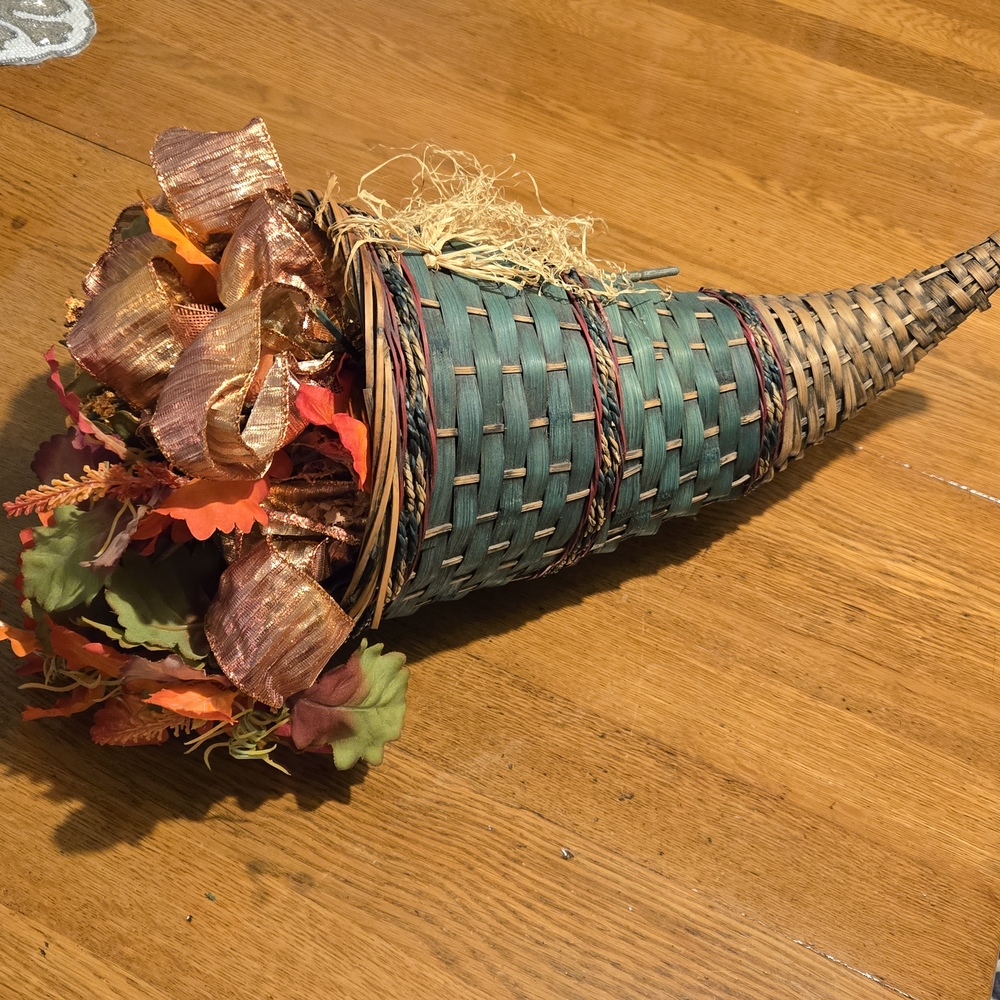 1164 Wicker Cornucopia.